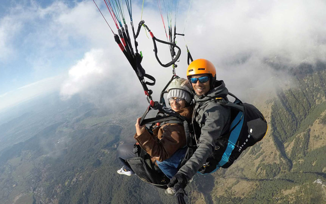 Himachal Tour Package paragliding